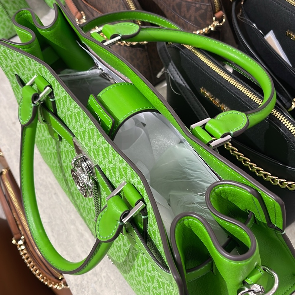 Michael Kors Hamilton Medium Signature Logo Satchel
Jungle Green
NWT - Picture 5 of 16